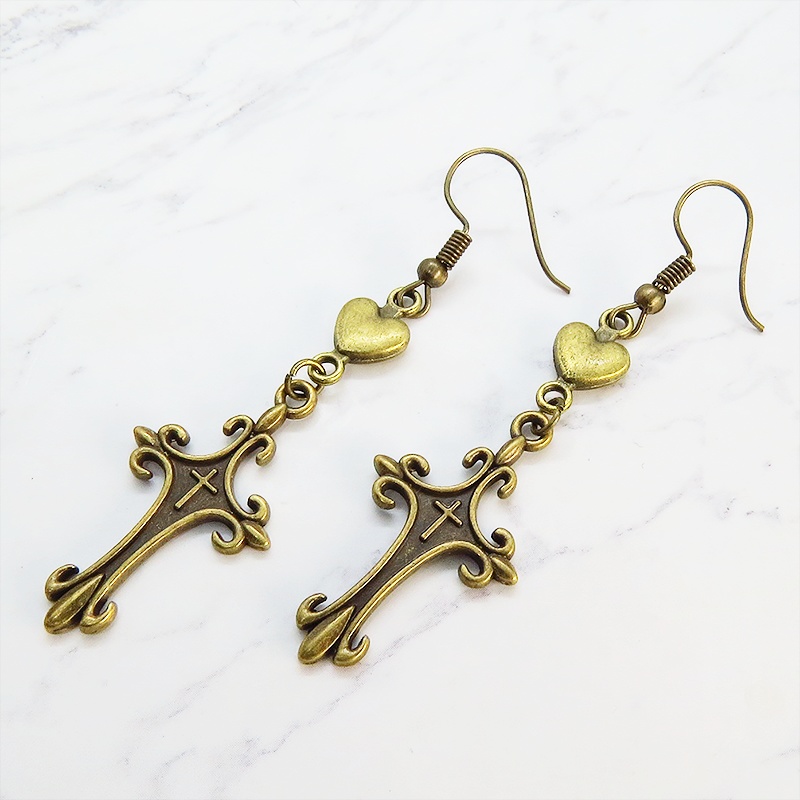 アンティークゴールド ゴシック調ロザリオとハートを組み合わせたピアス パンク ロック
