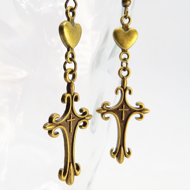 アンティークゴールド ゴシック調ロザリオとハートを組み合わせたピアス パンク ロック