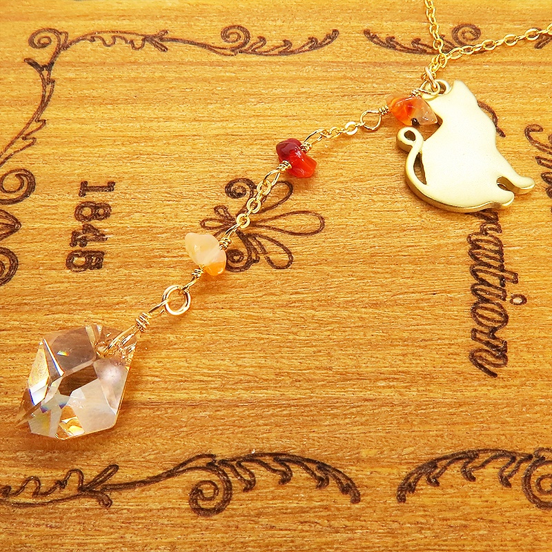 猫シルエットモチーフネックレス スワロフスキー・クリスタル(ゴールドシャドー) カーネリアン 14KGF ゴールドフィルド