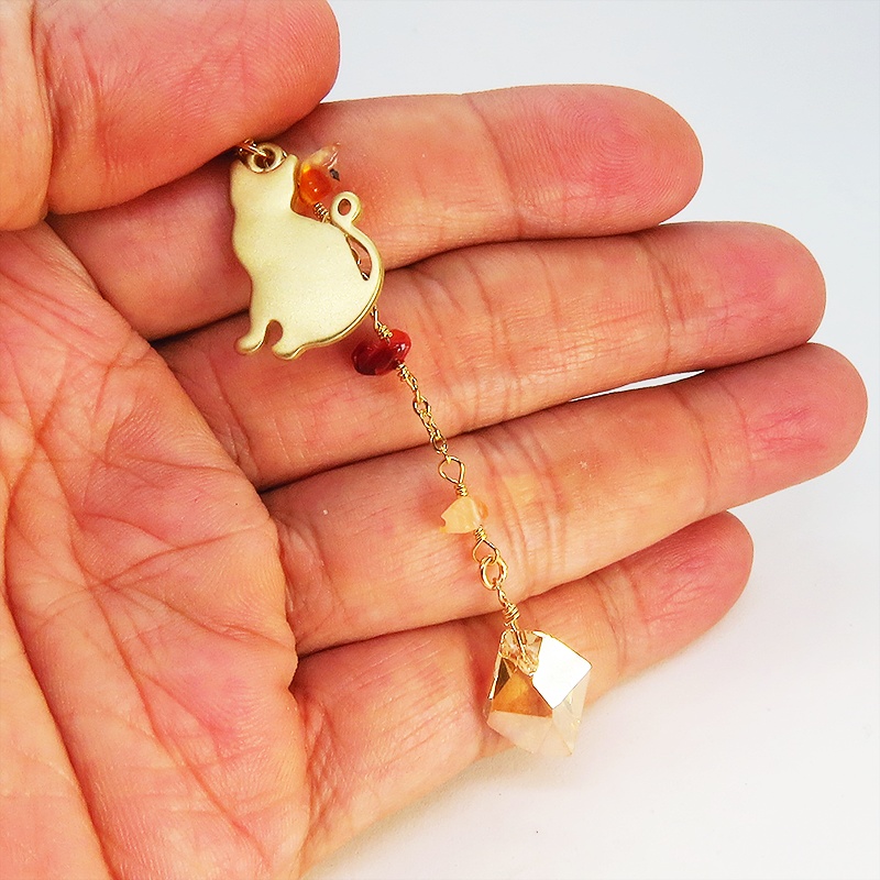 猫シルエットモチーフネックレス スワロフスキー・クリスタル(ゴールドシャドー) カーネリアン 14KGF ゴールドフィルド