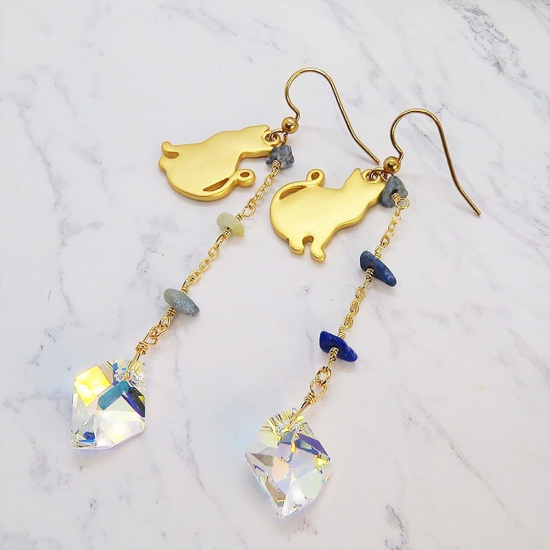 猫シルエットモチーフピアス スワロフスキー(クリスタルオーロラ) ラピスラズリ 14KGF ゴールドフィルド