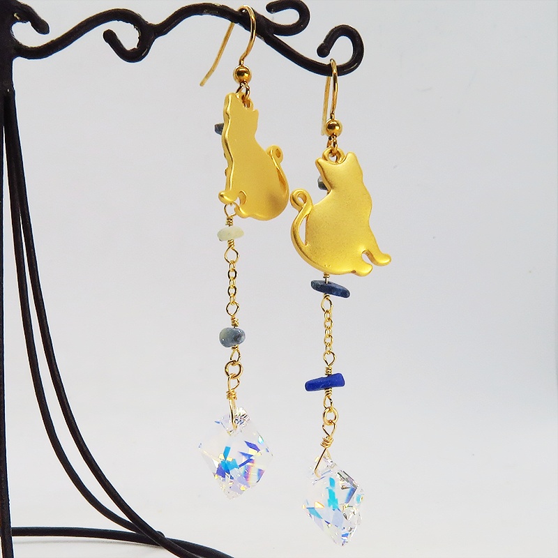 猫シルエットモチーフピアス スワロフスキー(クリスタルオーロラ) ラピスラズリ 14KGF ゴールドフィルド