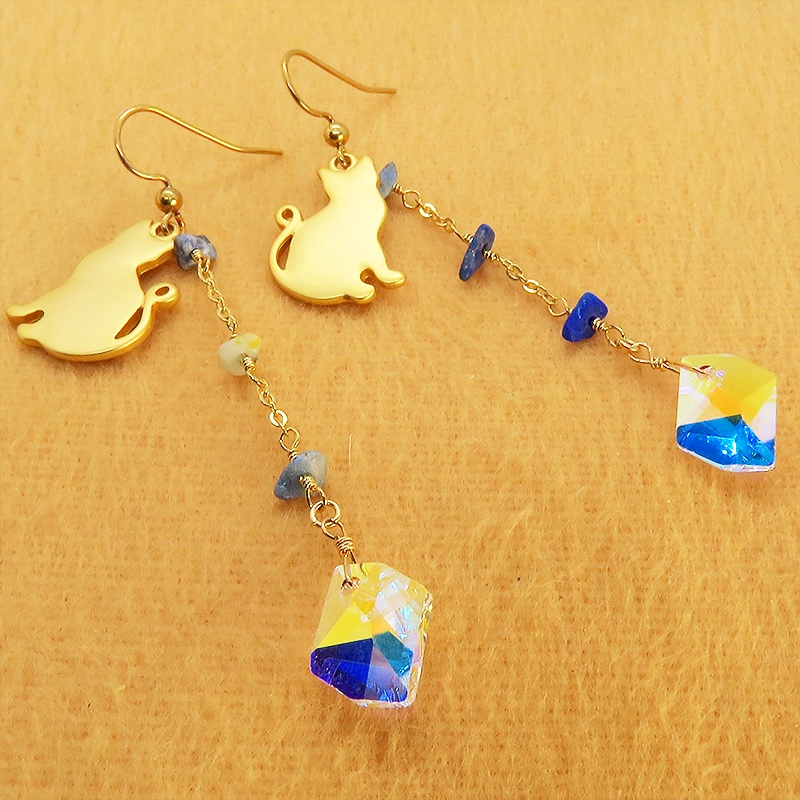 猫シルエットモチーフピアス スワロフスキー(クリスタルオーロラ) ラピスラズリ 14KGF ゴールドフィルド