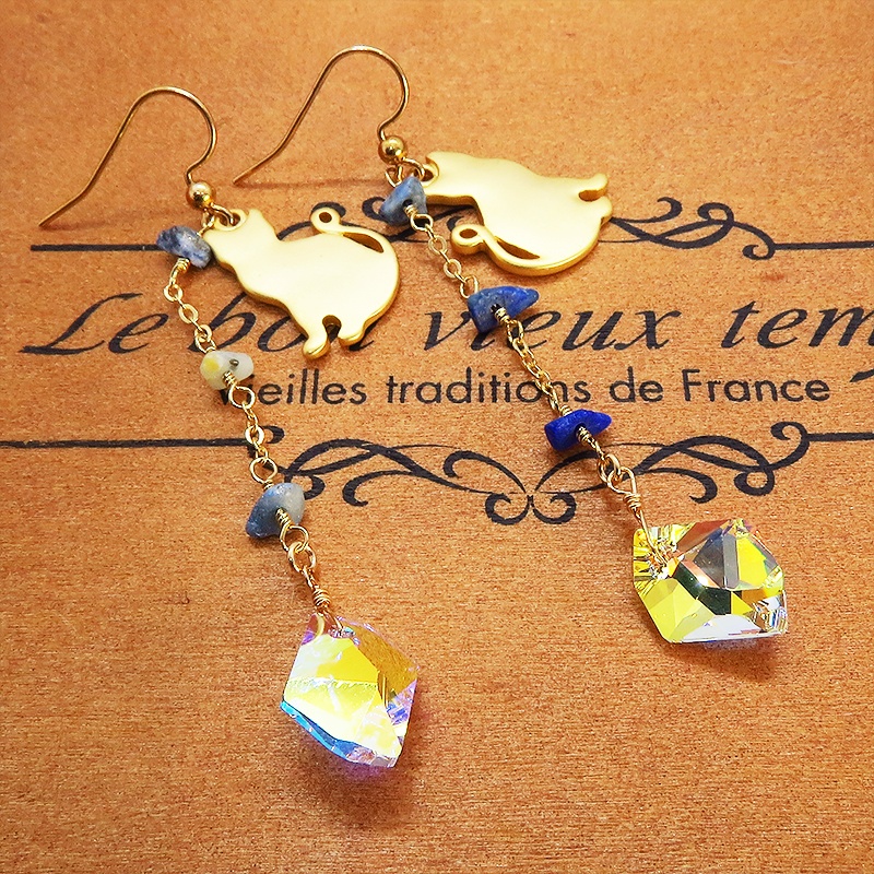 猫シルエットモチーフピアス スワロフスキー(クリスタルオーロラ) ラピスラズリ 14KGF ゴールドフィルド