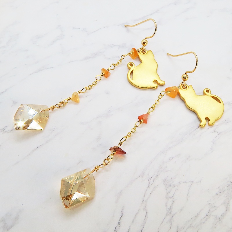 猫シルエットモチーフピアス スワロフスキー(ゴールドシャドー) カーネリアン 14KGF ゴールドフィルド