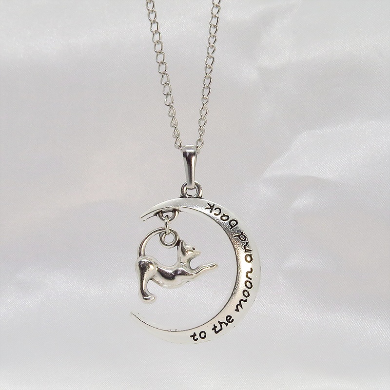 アンティークシルバー のび猫と三日月を組み合わせたペンダント・ネックレス 銀古美色 長さ変更可 SV925可