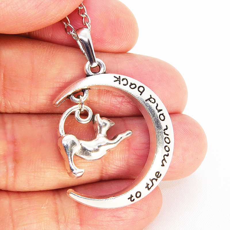 アンティークシルバー のび猫と三日月を組み合わせたペンダント・ネックレス 銀古美色 長さ変更可 SV925可