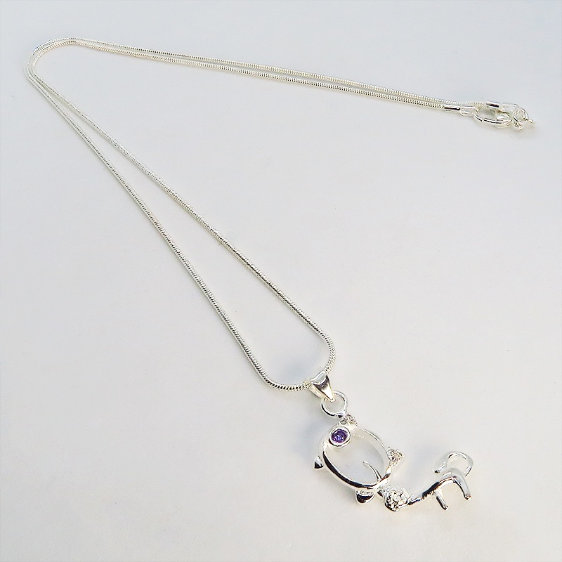 ウィンクする猫モチーフペンダントネックレス シルバー925 天然石ジルコン(ヴァイオレット)