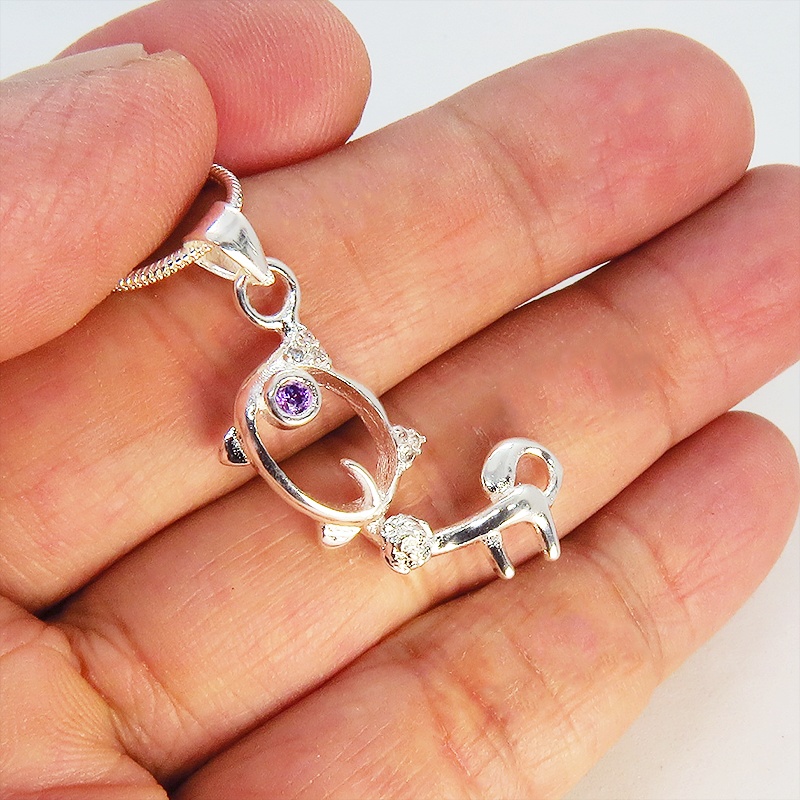 ウィンクする猫モチーフペンダントネックレス シルバー925 天然石ジルコン(ヴァイオレット)