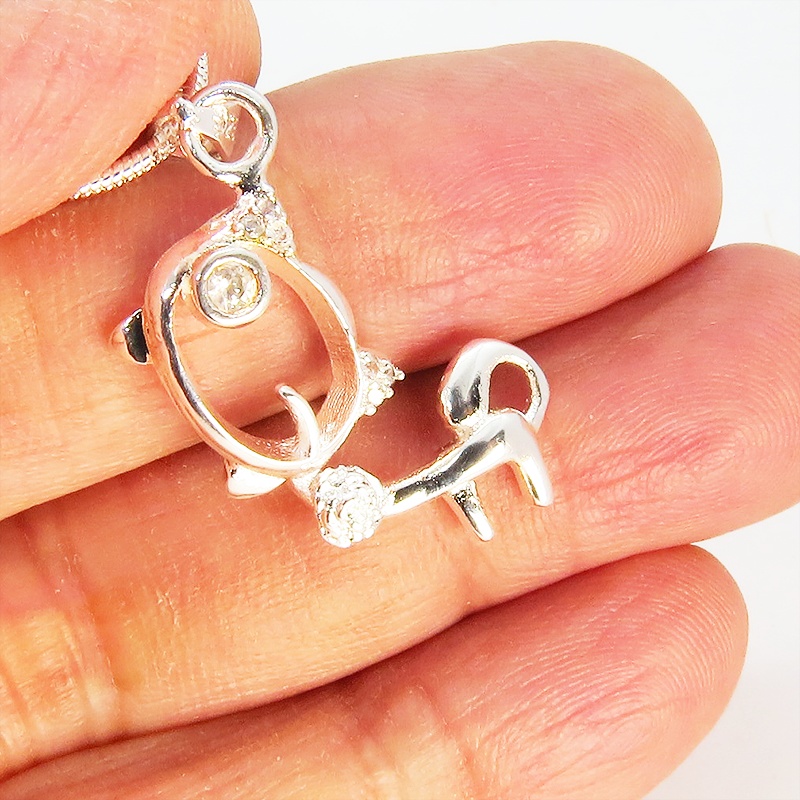 ウィンクする猫モチーフペンダントネックレス シルバー925 天然石ジルコン(クリア)