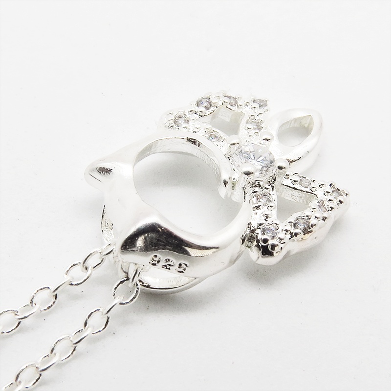 ジルコンのキラキラ光るリボンをつけた猫のペンダント・ネックレス シルバー925 天然石ジルコン