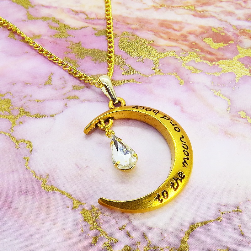 ゴールドカラーの三日月にラインストーン(クリアカラー)が揺れて輝くネックレス 長さ調整可 アジャスター付