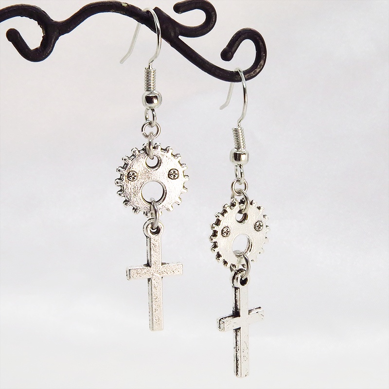 アンティークシルバー ロザリオと歯車のコンパクトなピアス スチームパンク風 シンプル