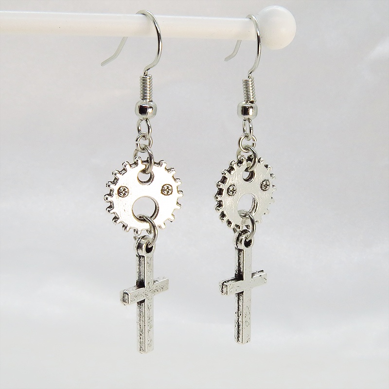 アンティークシルバー ロザリオと歯車のコンパクトなピアス スチームパンク風 シンプル