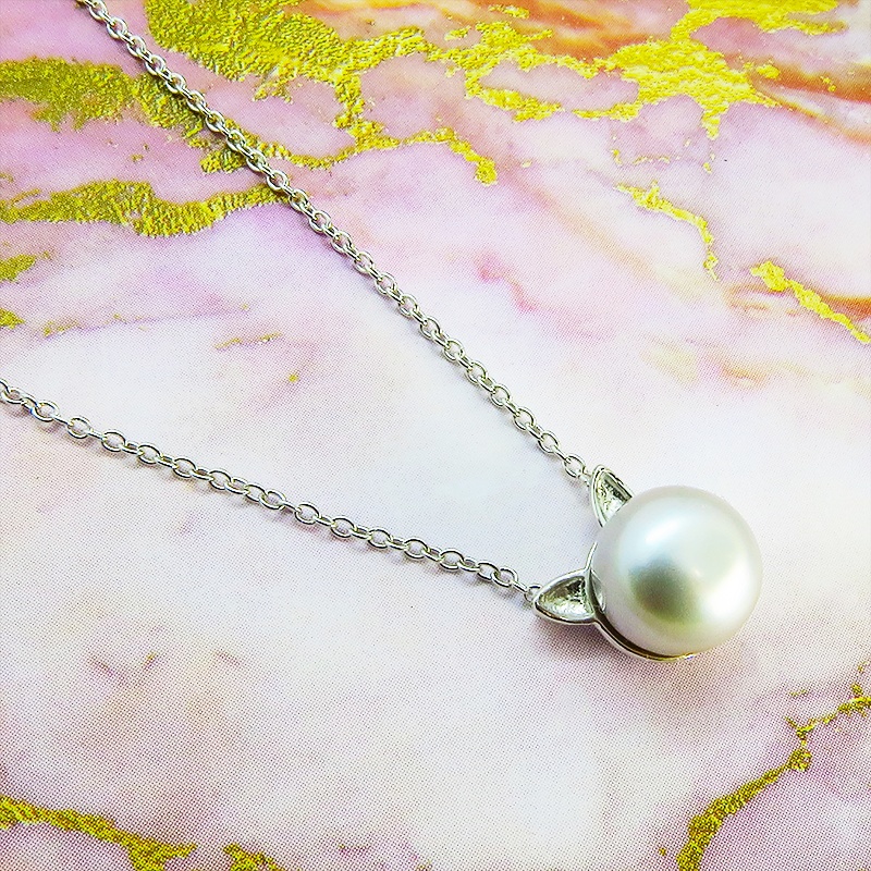 シルバー925 シンプルにさり気なく大人可愛いシルバーグレー猫耳ネックレス  淡水パール アジャスター追加可