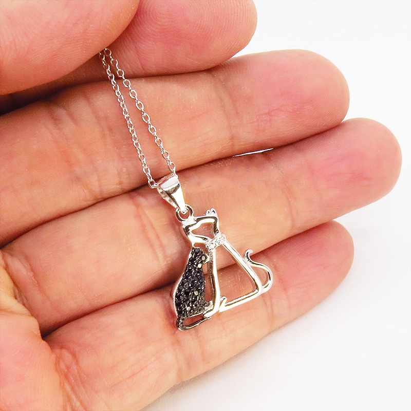 犬と猫が寄り添うペアモチーフのネックレス シルバー925 キュービックジルコニア