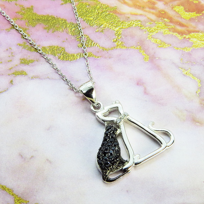 犬と猫が寄り添うペアモチーフのネックレス シルバー925 キュービックジルコニア