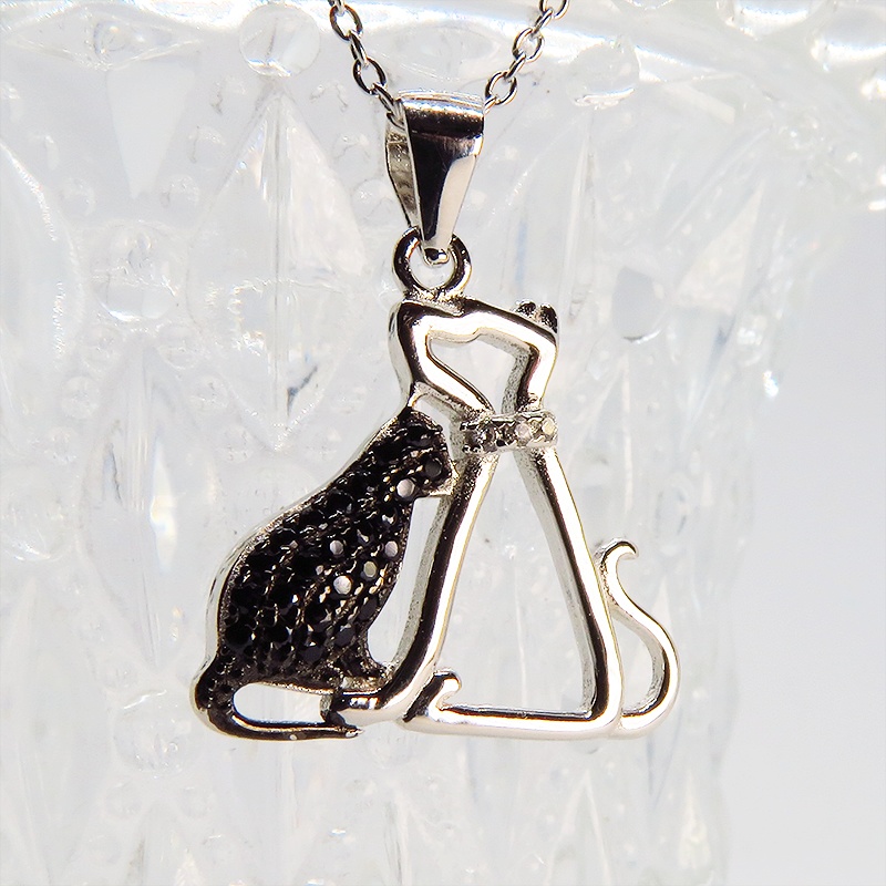 犬と猫が寄り添うペアモチーフのネックレス シルバー925 キュービックジルコニア