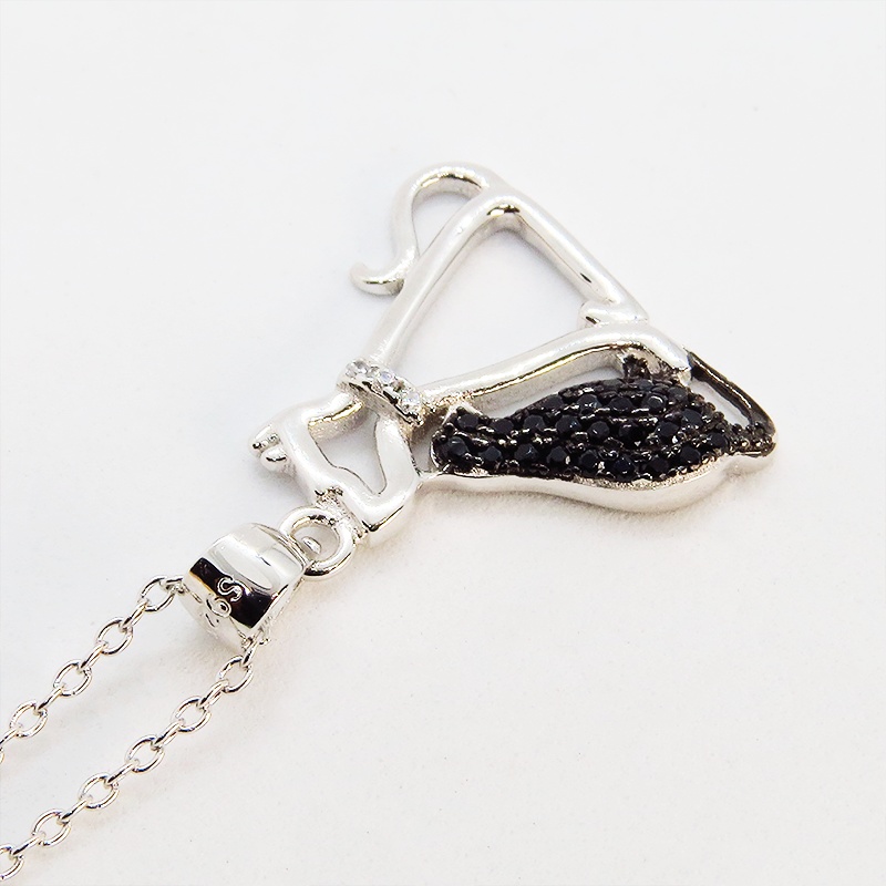 犬と猫が寄り添うペアモチーフのネックレス シルバー925 キュービックジルコニア