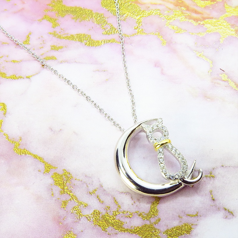 猫ネックレス 三日月に腰掛ける猫 18Kゴールドのリボン シルバー925 キュービックジルコニア