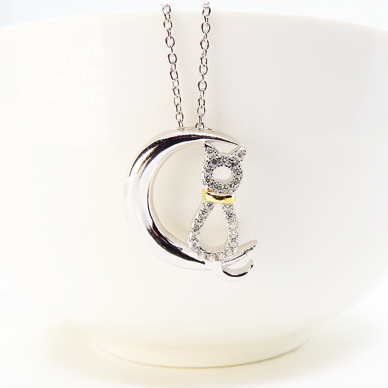 猫ネックレス 三日月に腰掛ける猫 18Kゴールドのリボン シルバー925 キュービックジルコニア