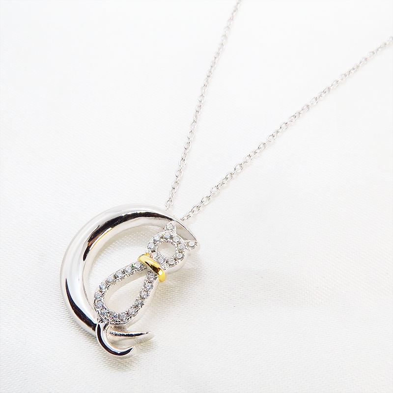 猫ネックレス 三日月に腰掛ける猫 18Kゴールドのリボン シルバー925 キュービックジルコニア