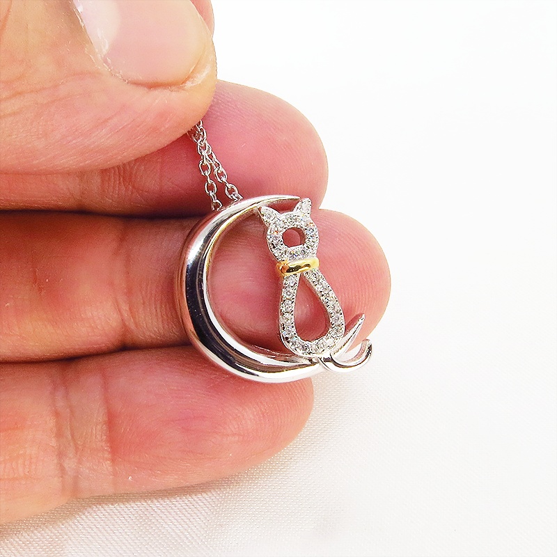 猫ネックレス 三日月に腰掛ける猫 18Kゴールドのリボン シルバー925 キュービックジルコニア