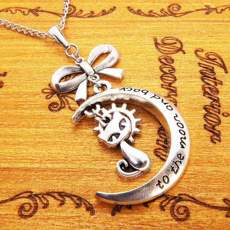 シルバーカラーの猫と三日月の大人可愛いネックレス 大きめリボン 銀古美 アンティーク ムーン