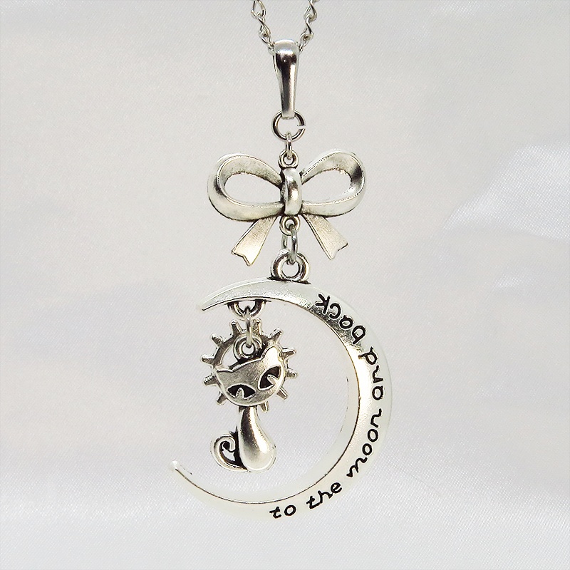 シルバーカラーの猫と三日月の大人可愛いネックレス 大きめリボン 銀古美 アンティーク ムーン