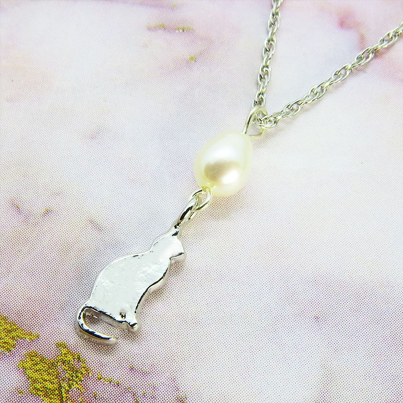 シンプルにさり気なく大人可愛い猫モチーフネックレス 淡水パール シルバー925ネックレス