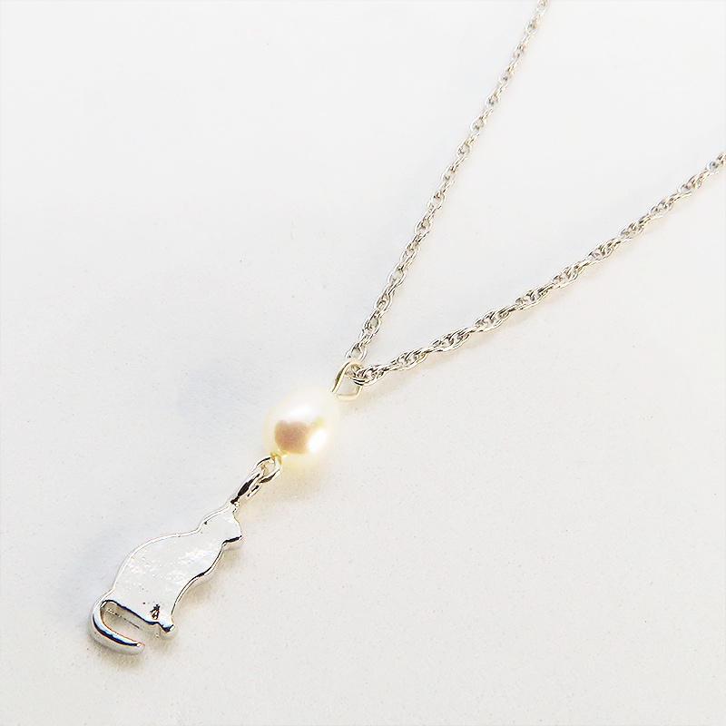 シンプルにさり気なく大人可愛い猫モチーフネックレス 淡水パール シルバー925ネックレス