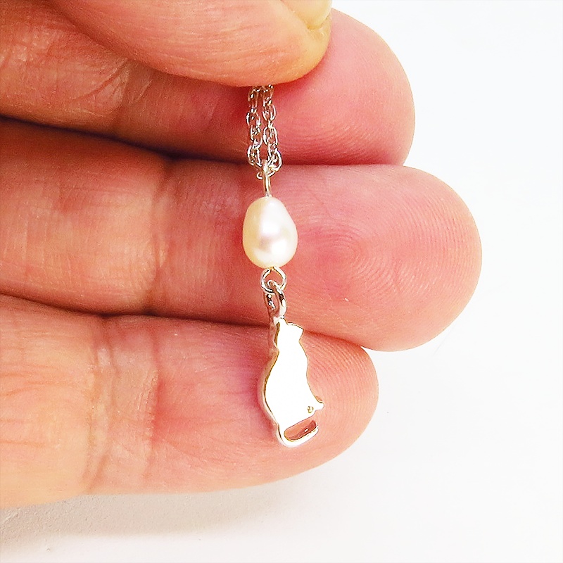 シンプルにさり気なく大人可愛い猫モチーフネックレス 淡水パール シルバー925ネックレス