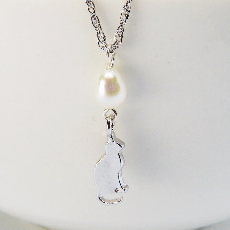 シンプルにさり気なく大人可愛い猫モチーフネックレス 淡水パール シルバー925ネックレス
