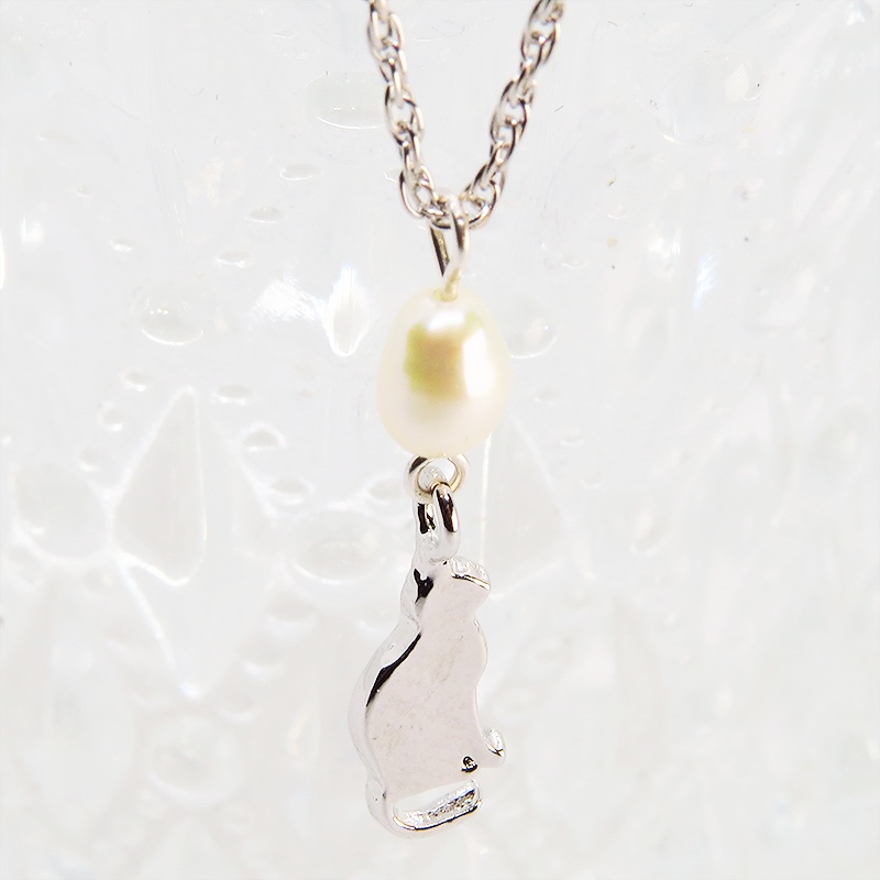 シンプルにさり気なく大人可愛い猫モチーフネックレス 淡水パール シルバー925ネックレス