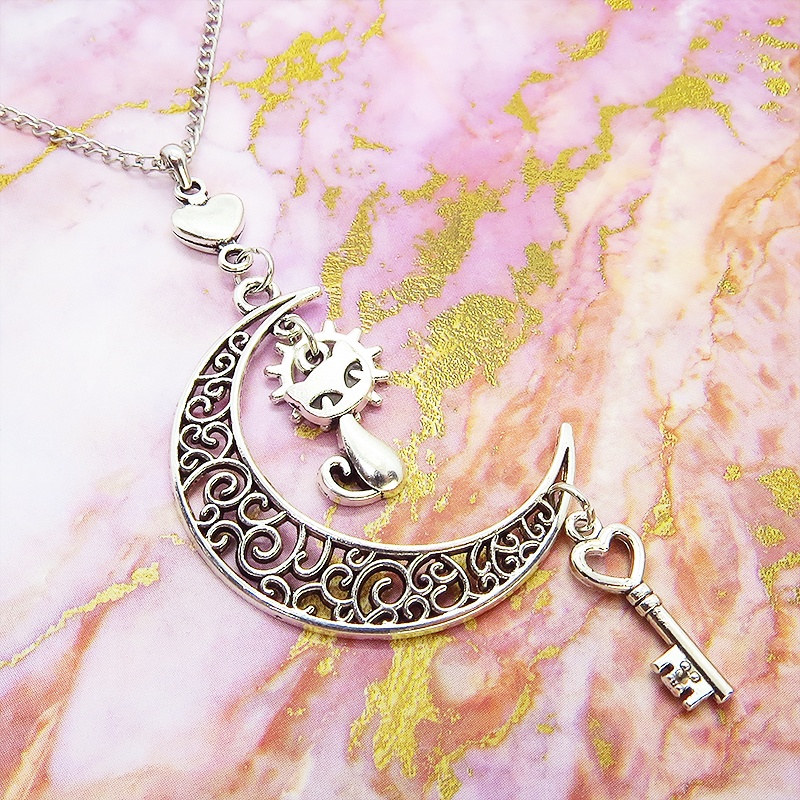 アンティークシルバー 猫とアラベスク調の透かし三日月を組合せたネックレス ハート 鍵 ムーン 大人可愛い アジャスター付