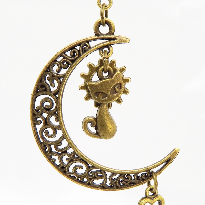 アンティークゴールド 猫とアラベスク調の透かし三日月を組合せたネックレス ハート 鍵 ムーン 大人可愛い アジャスター付