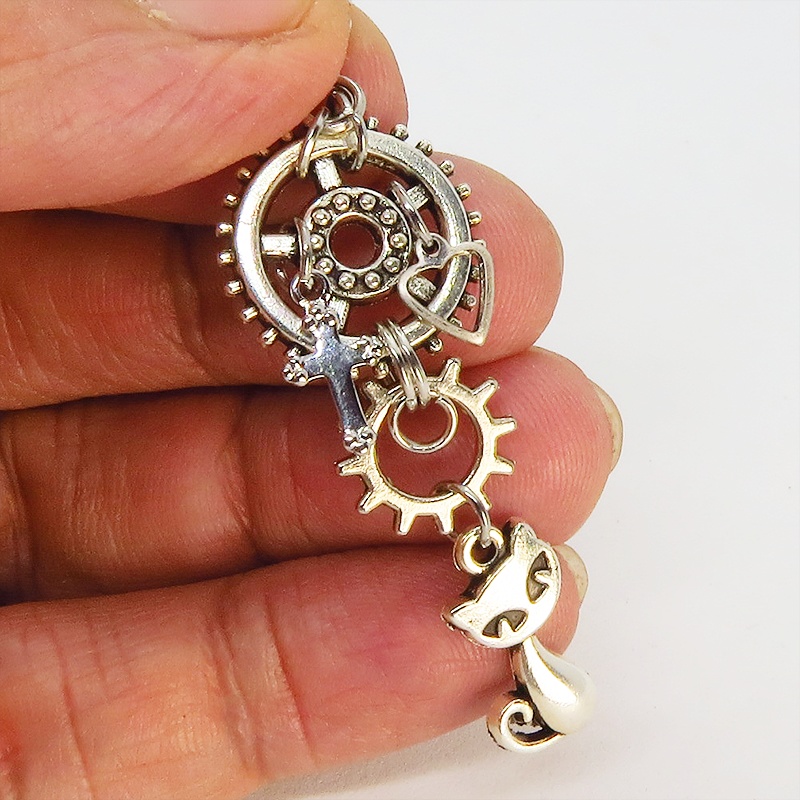 アンティークシルバー スチームパンク風 猫と歯車・ギアのピアス ロザリオ ハート サージカル可