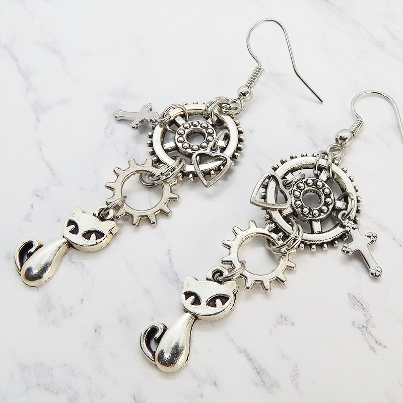 アンティークシルバー スチームパンク風 猫と歯車・ギアのピアス ロザリオ ハート サージカル可
