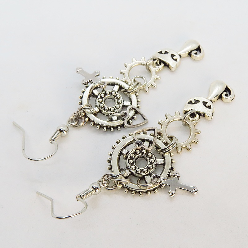 アンティークシルバー スチームパンク風 猫と歯車・ギアのピアス ロザリオ ハート サージカル可