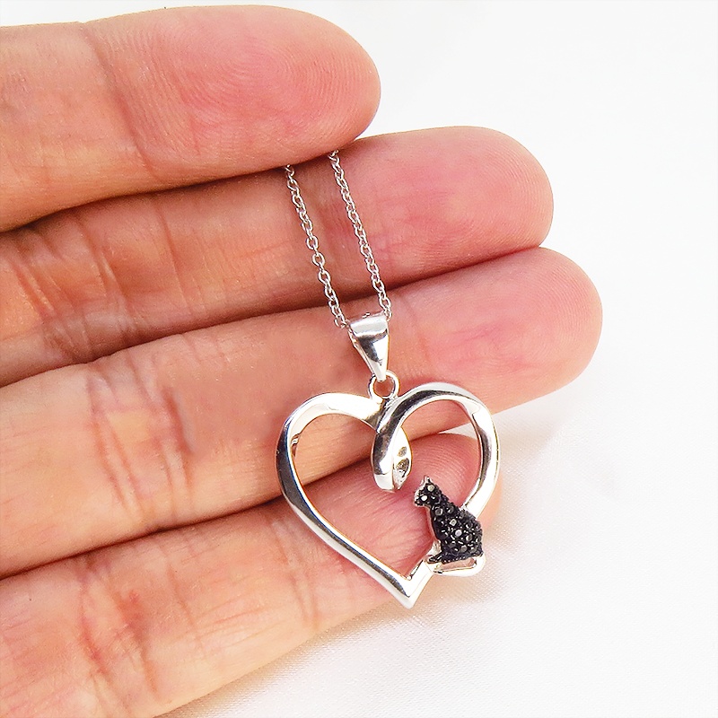 猫ネックレス オープンハートネックレス ハートに黒猫がお座りしているワンポイント シルバー925 キュービックジルコニア
