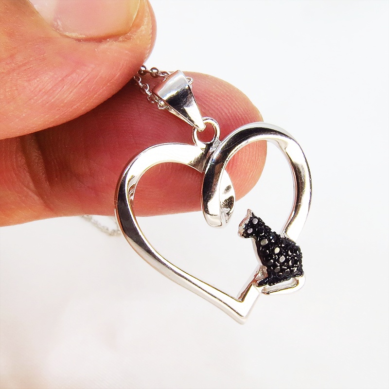 猫ネックレス オープンハートネックレス ハートに黒猫がお座りしているワンポイント シルバー925 キュービックジルコニア