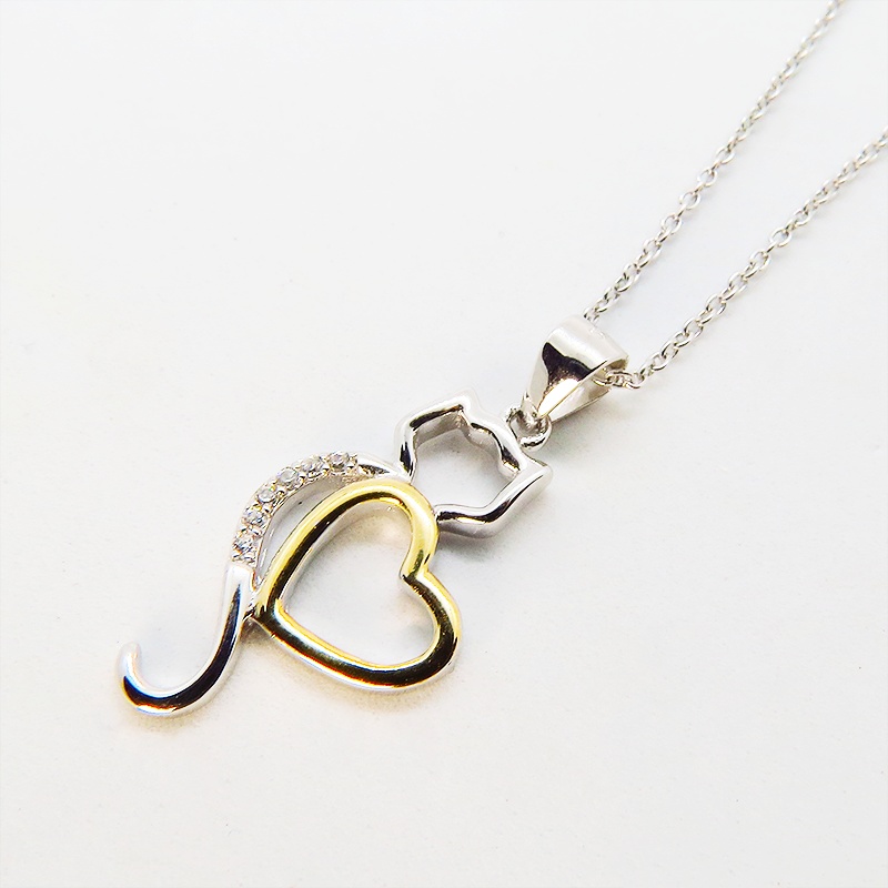 柔らかい曲線の猫シルエットとハートの組み合わせたモチーフのネックレス シルバー925 キュービックジルコニア