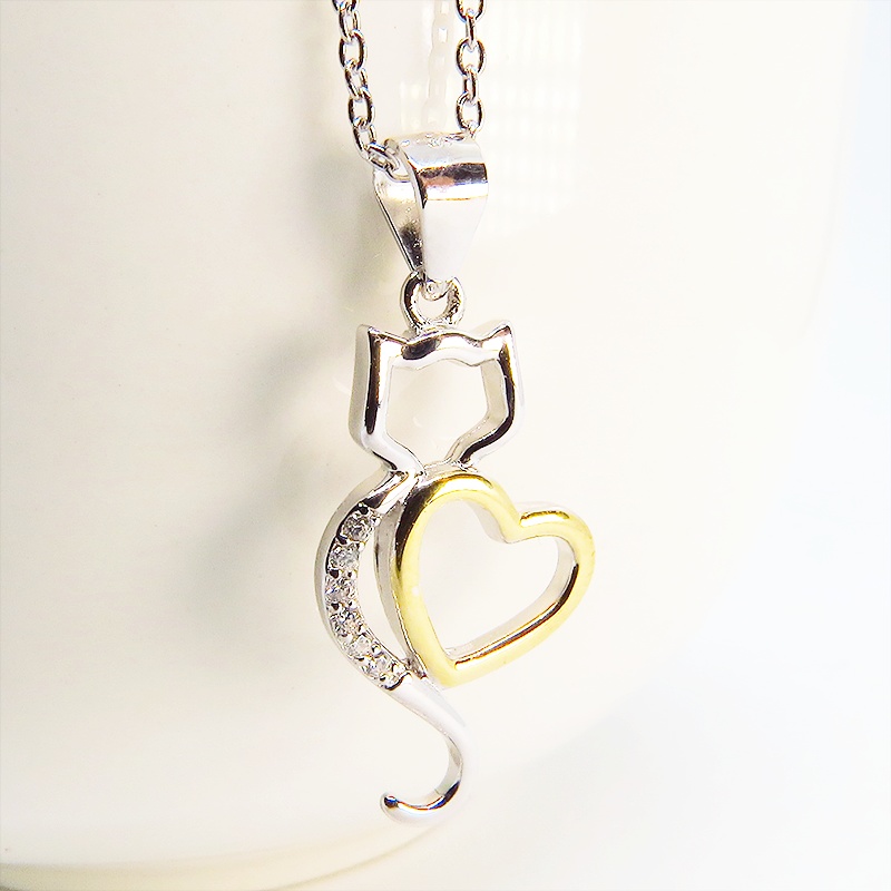 柔らかい曲線の猫シルエットとハートの組み合わせたモチーフのネックレス シルバー925 キュービックジルコニア
