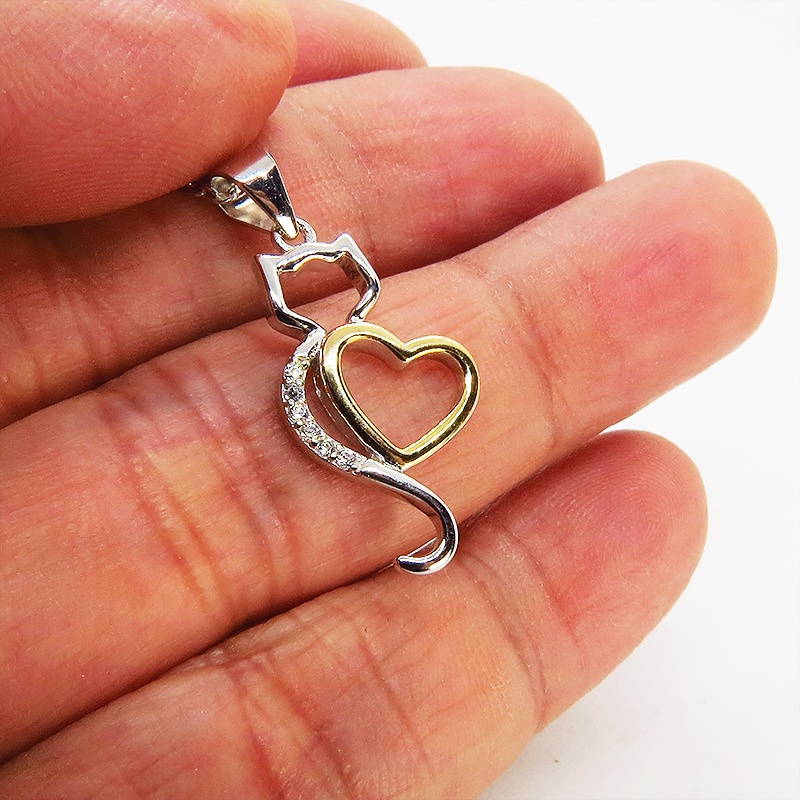 柔らかい曲線の猫シルエットとハートの組み合わせたモチーフのネックレス シルバー925 キュービックジルコニア