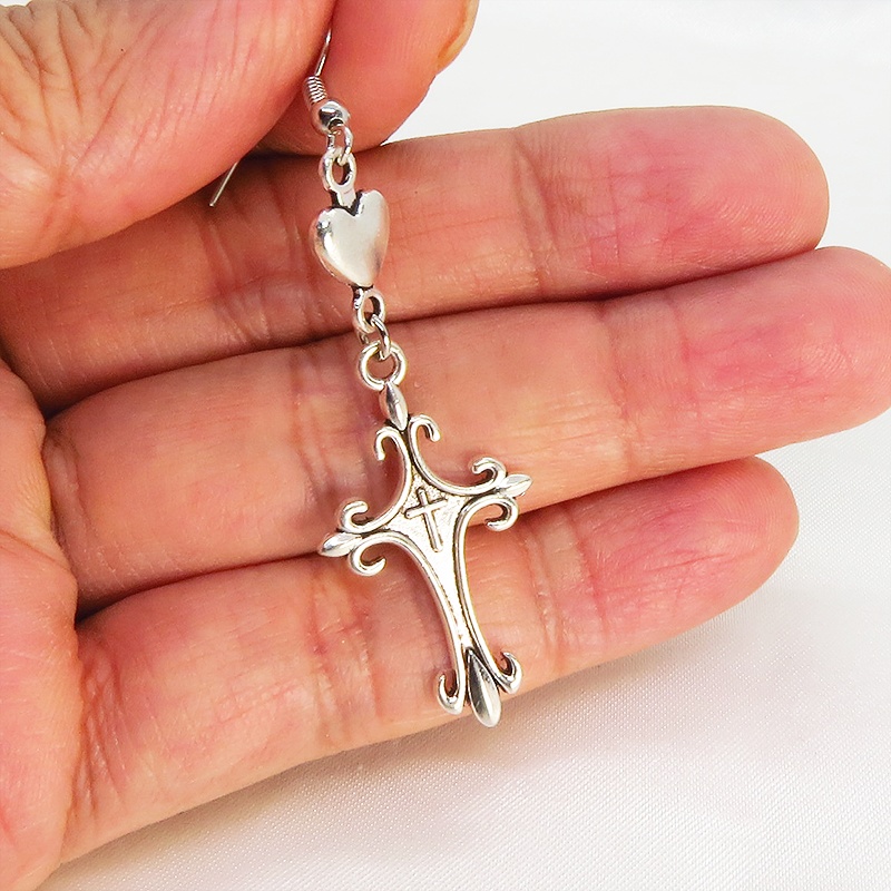 アンティークシルバー ゴシック調ロザリオとハートを組み合わせたピアス パンク ロック サージカル可