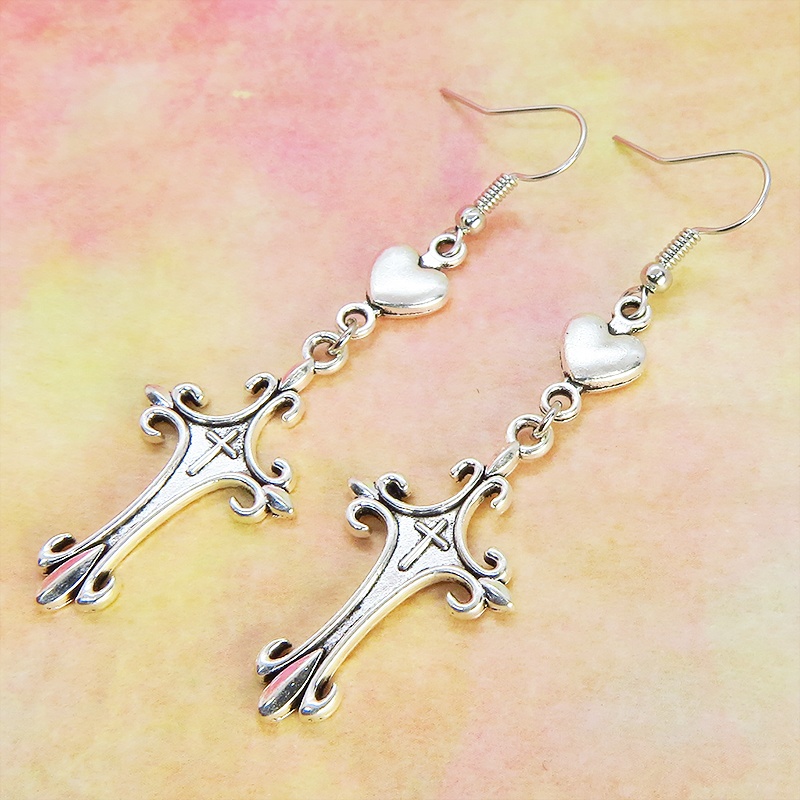アンティークシルバー ゴシック調ロザリオとハートを組み合わせたピアス パンク ロック サージカル可