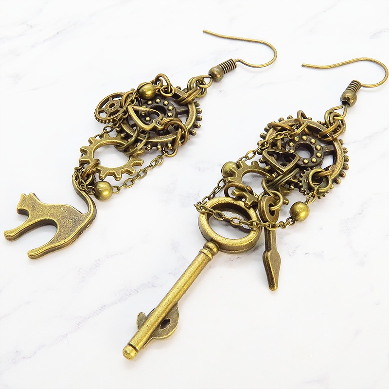 アンティークゴールド 猫と歯車・ギアのスチームパンク風アシンメトリー ピアス Vol.5 鍵 時計の針 チェーン