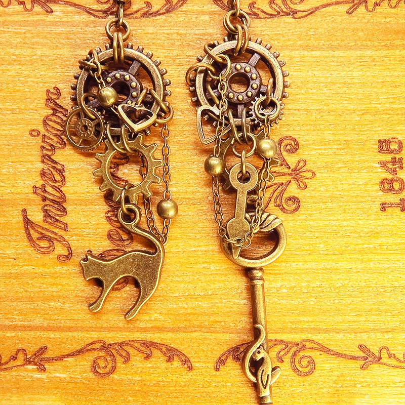 アンティークゴールド 猫と歯車・ギアのスチームパンク風アシンメトリー ピアス Vol.5 鍵 時計の針 チェーン