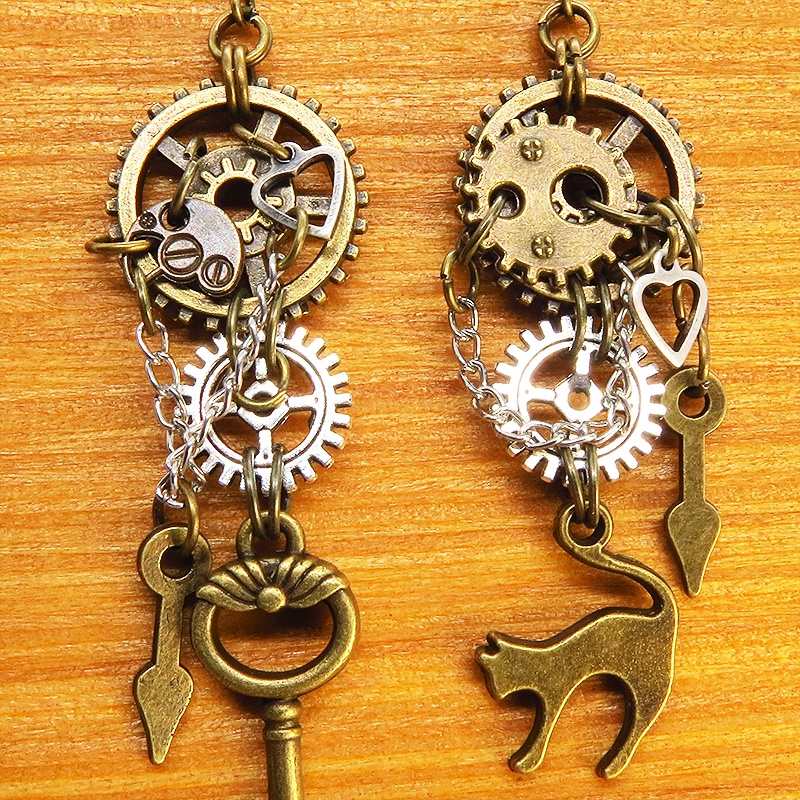 アンティークゴールド 猫と歯車・ギアのスチームパンク風アシンメトリー ピアス Vol.6 鍵 時計の針 チェーン