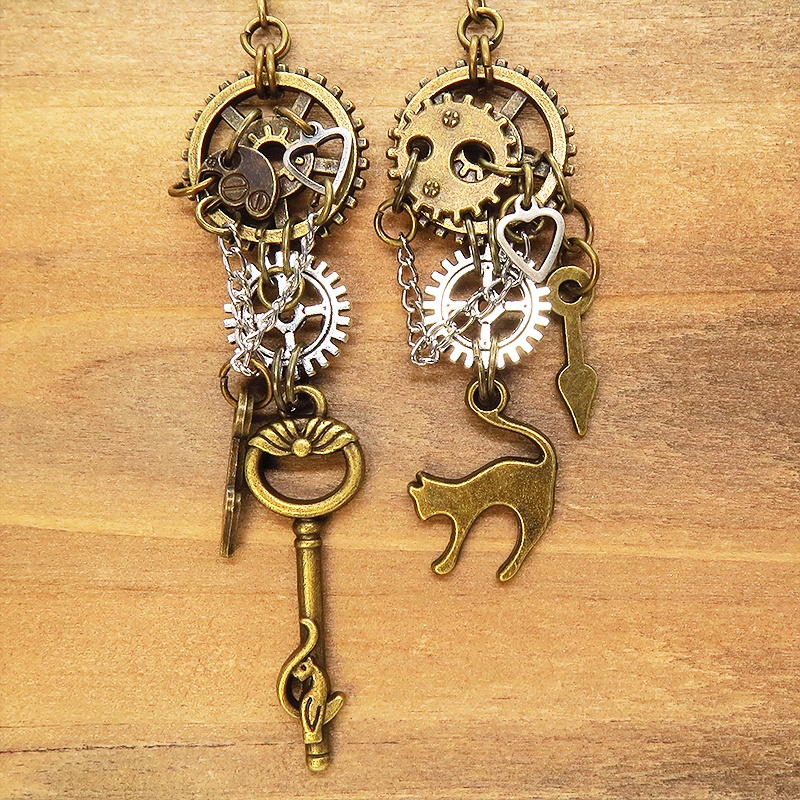 アンティークゴールド 猫と歯車・ギアのスチームパンク風アシンメトリー ピアス Vol.6 鍵 時計の針 チェーン